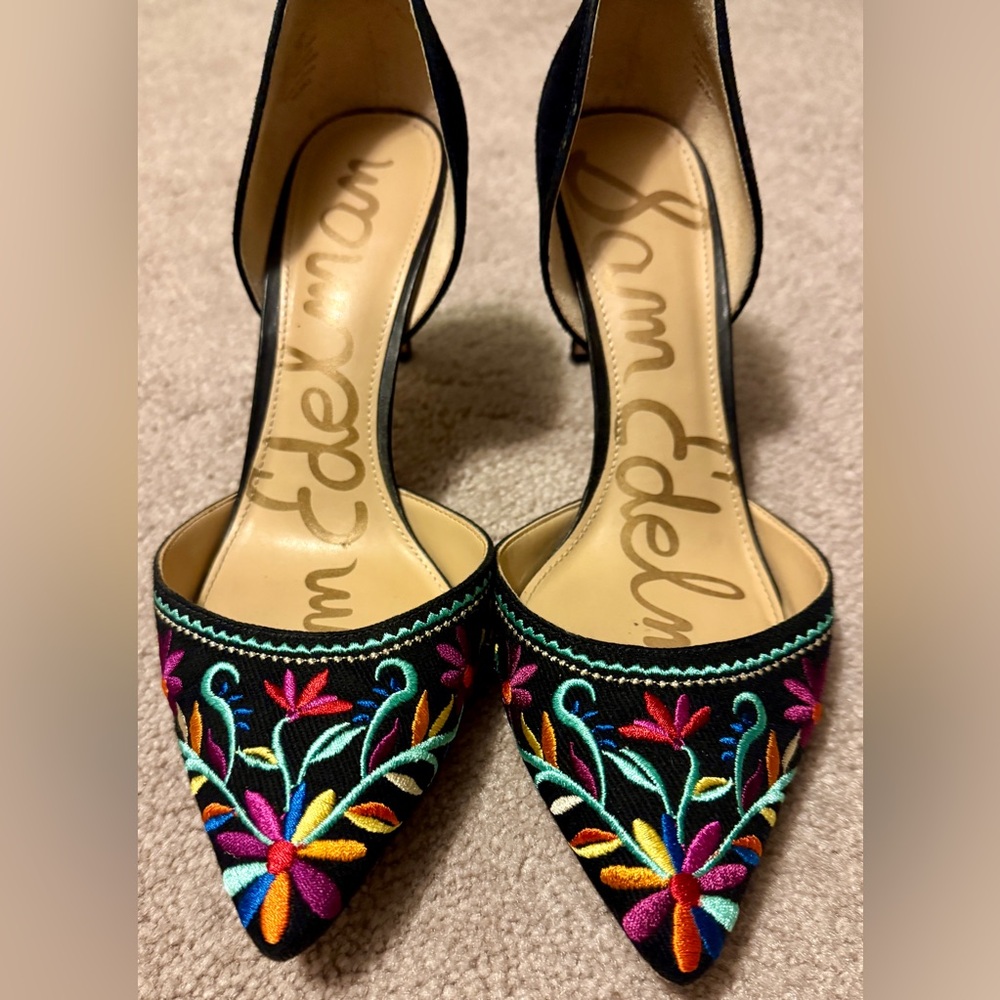 Sam Edelman Telsa Suede Pumps 8M
Beautiful embroidery. 
New condition, 3in heel